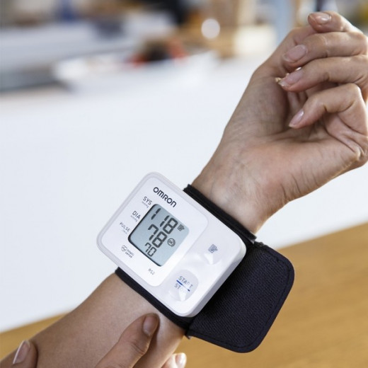 جهاز قياس ضغط الدم عن طريق المعصم آرأس 2 من اومرون