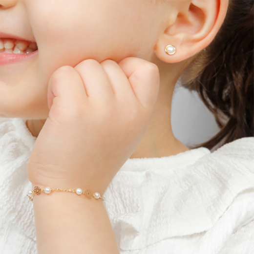 pearls and flowers gold chain bracelet